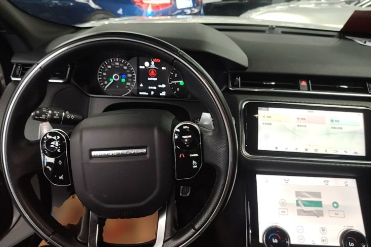 Used Land Rover Range Velar 2019 250 PS R-DYNAMIC S Center Console