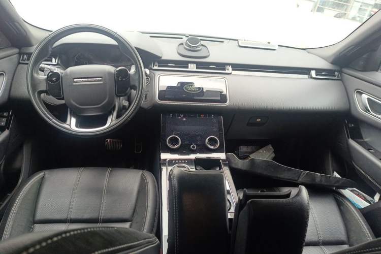 Used Land Rover Range Velar 2019 250 PS R-DYNAMIC S Center Console