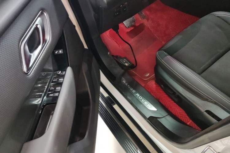 Used Land Rover Range Velar 2019 250 PS Driver Seat