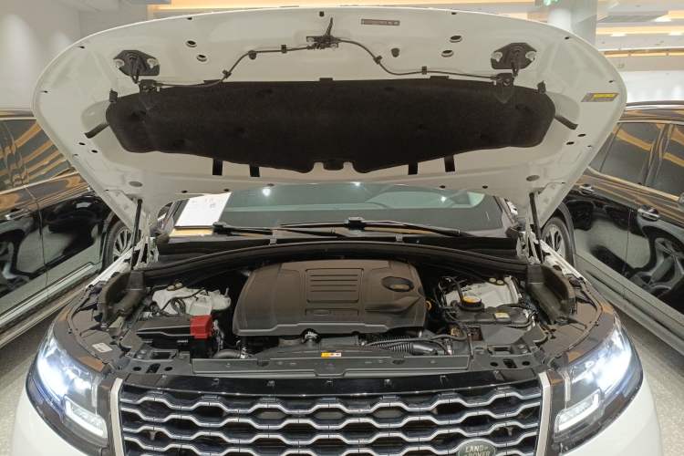 Used Land Rover Range Velar 2019 250 PS Engine Bay