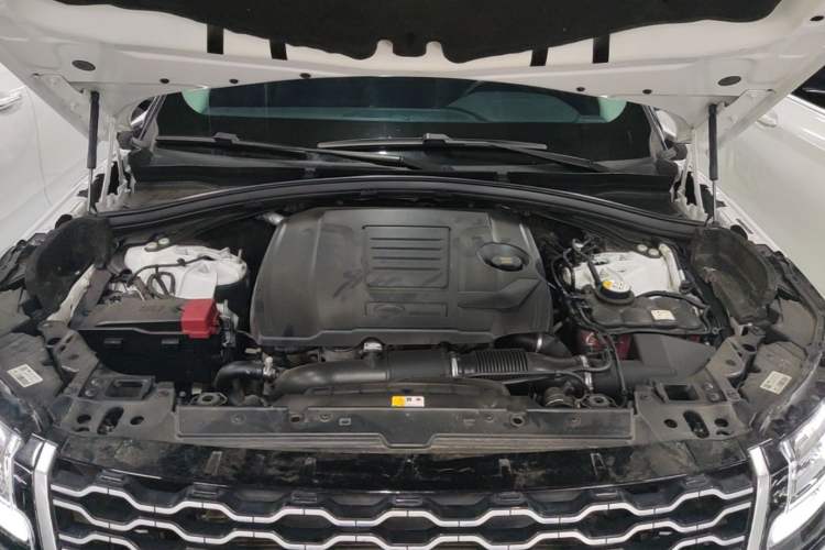 Used Land Rover Range Velar 2019 250 PS Engine Bay