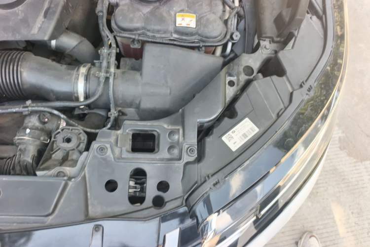 Used Land Rover Range Velar 2019 250 PS Engine Bay Left
