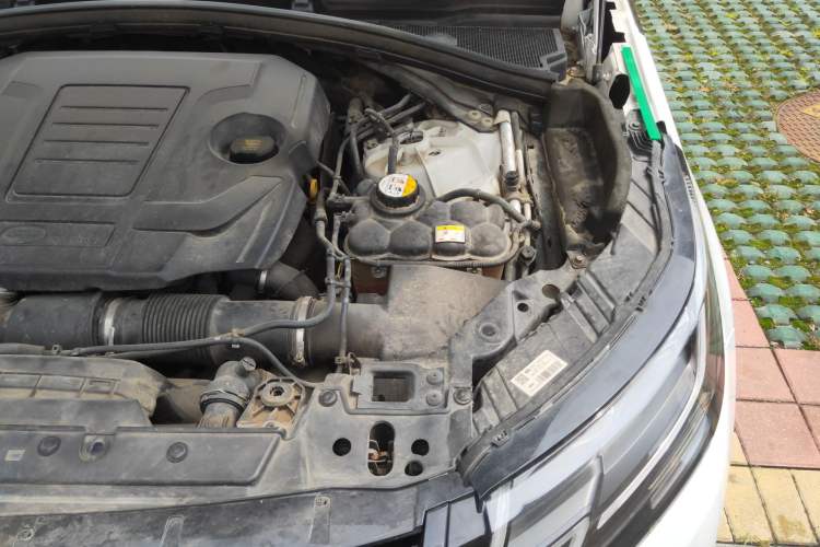 Used Land Rover Range Velar 2019 250 PS R-DYNAMIC S Engine Bay Left