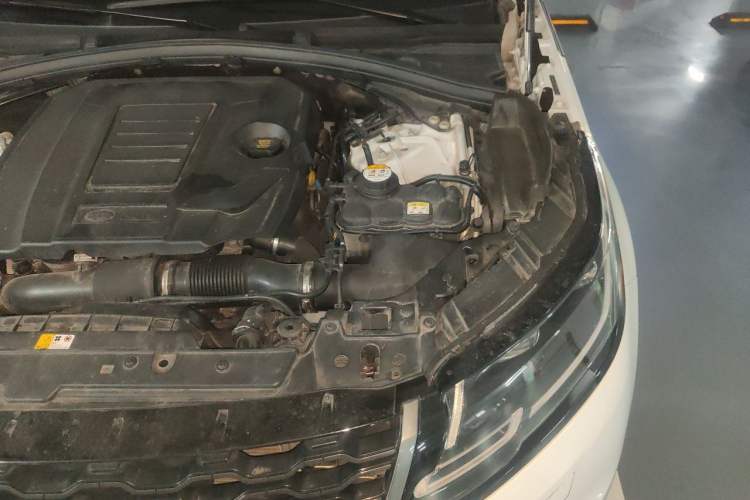 Used Land Rover Range Velar 2019 250 PS R-DYNAMIC S Engine Bay Left