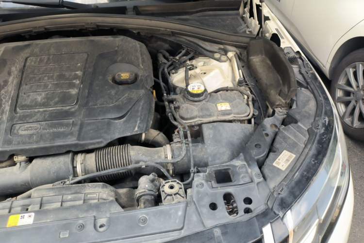 Used Land Rover Range Velar 2019 250 PS Engine Bay Left
