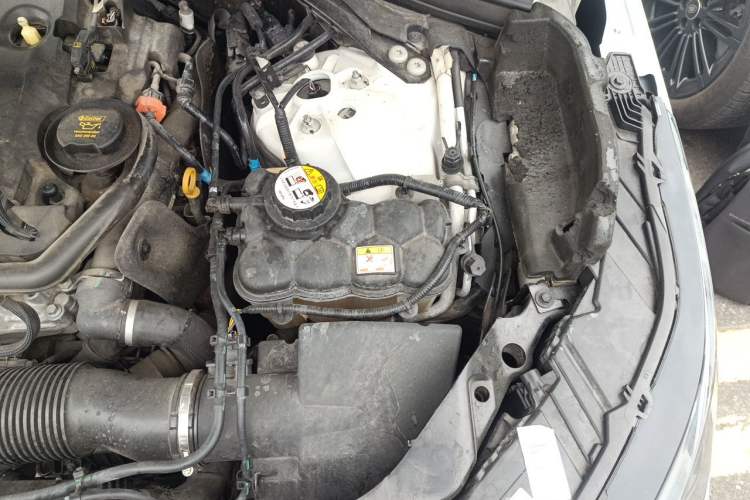 Used Land Rover Range Velar 2019 250 PS R-DYNAMIC S Engine Bay Left