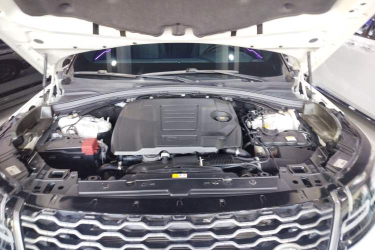 Used Land Rover Range Velar 2019 250 PS R-DYNAMIC S Engine Bay