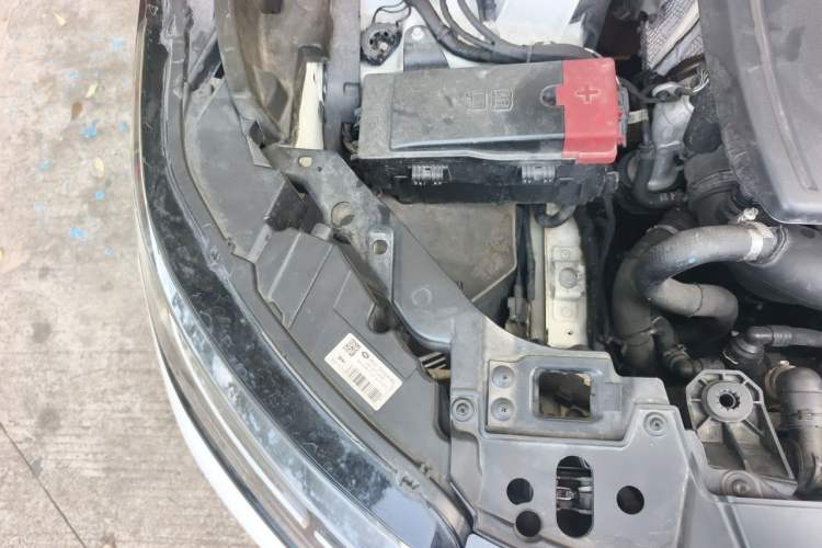 Used Land Rover Range Velar 2019 250 PS Engine Bay Right
