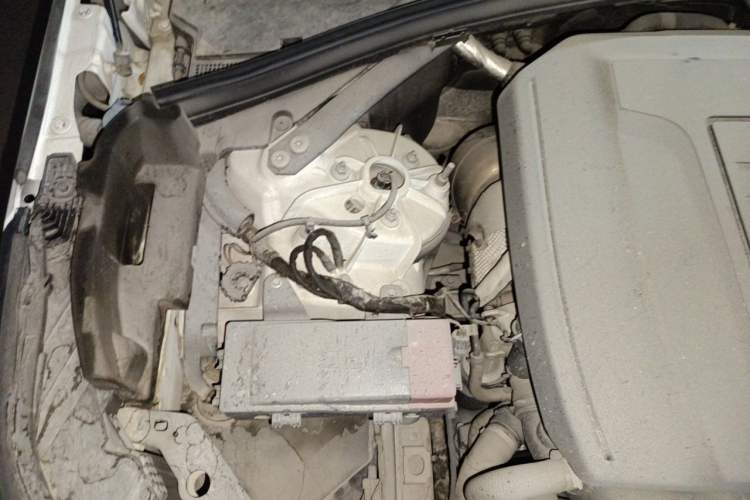 Used Land Rover Range Velar 2019 250 PS R-DYNAMIC S Engine Bay Right