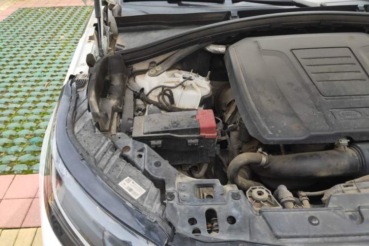 Used Land Rover Range Velar 2019 250 PS R-DYNAMIC S Engine Bay Right