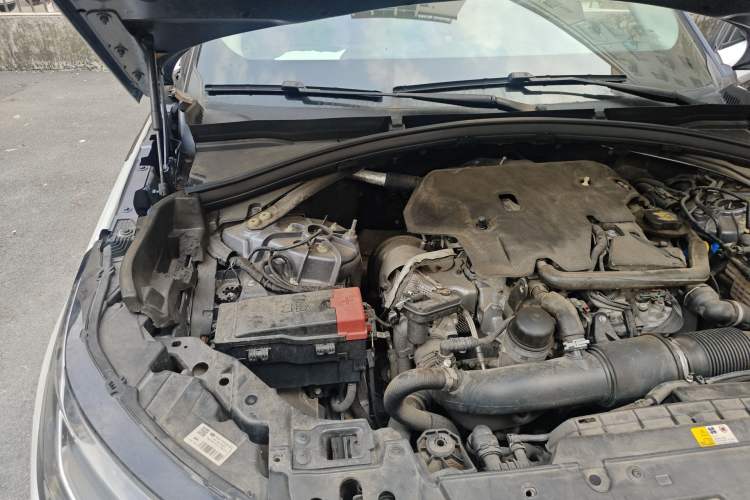 Used Land Rover Range Velar 2019 250 PS Engine Bay Right
