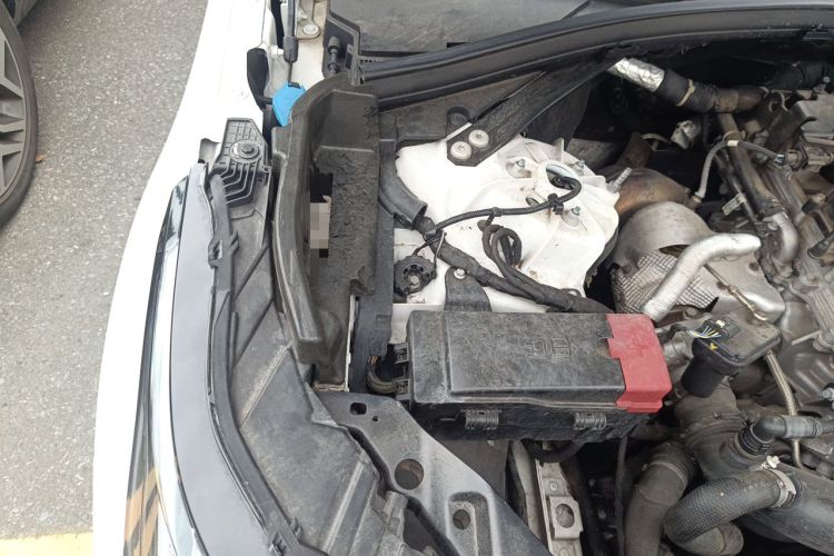 Used Land Rover Range Velar 2019 250 PS R-DYNAMIC S Engine Bay Right