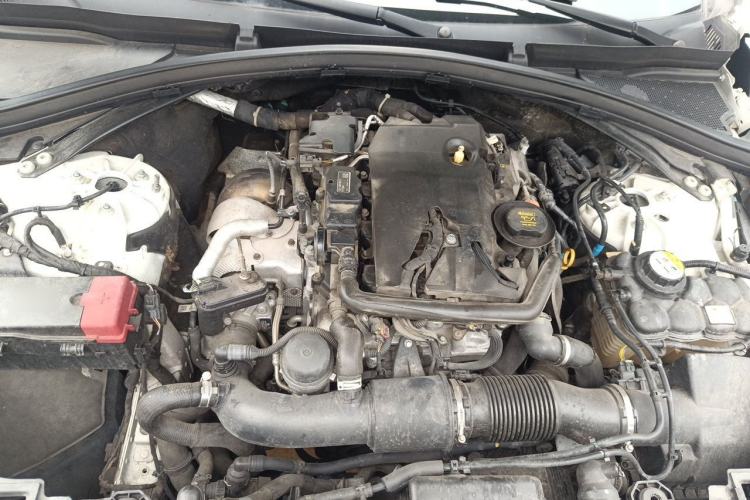 Used Land Rover Range Velar 2019 250 PS R-DYNAMIC S Engine Bay