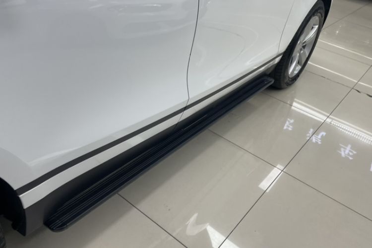 Used Land Rover Range Velar 2019 250 PS Exterior 3