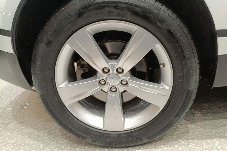 Used Land Rover Range Velar 2019 250 PS Exterior 8