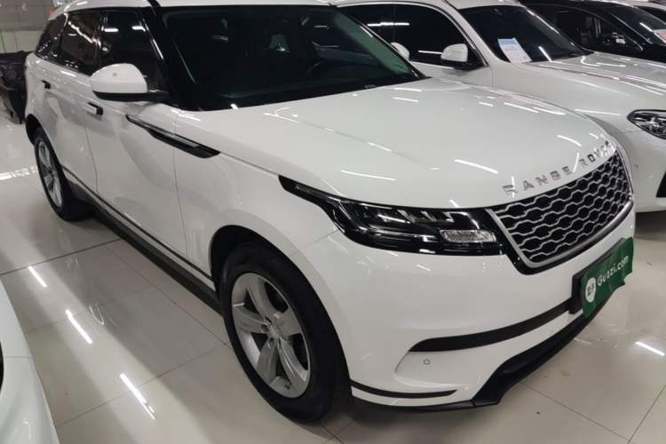 Used Land Rover Range Velar 2019 250 PS Front Right 45 Deg