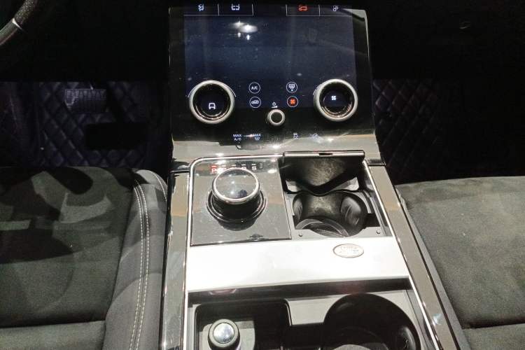 Used Land Rover Range Velar 2019 250 PS Gear Lever