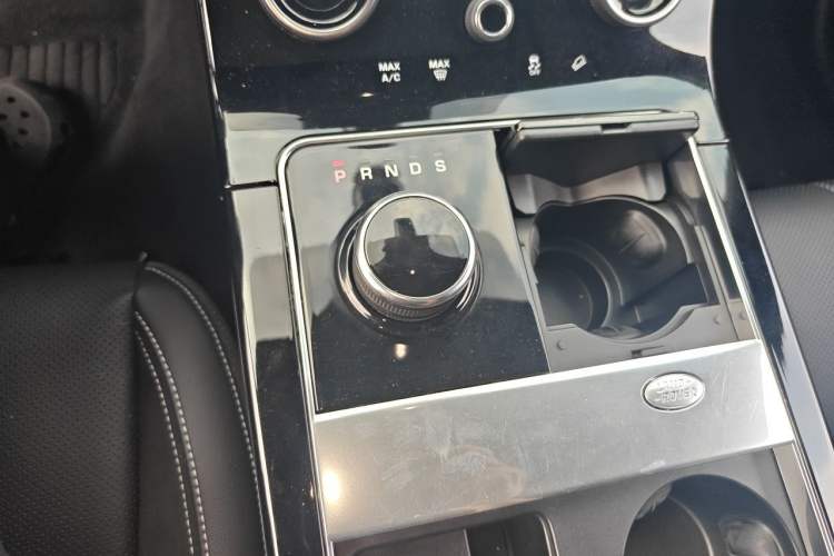 Used Land Rover Range Velar 2019 250 PS R-DYNAMIC S Gear Lever