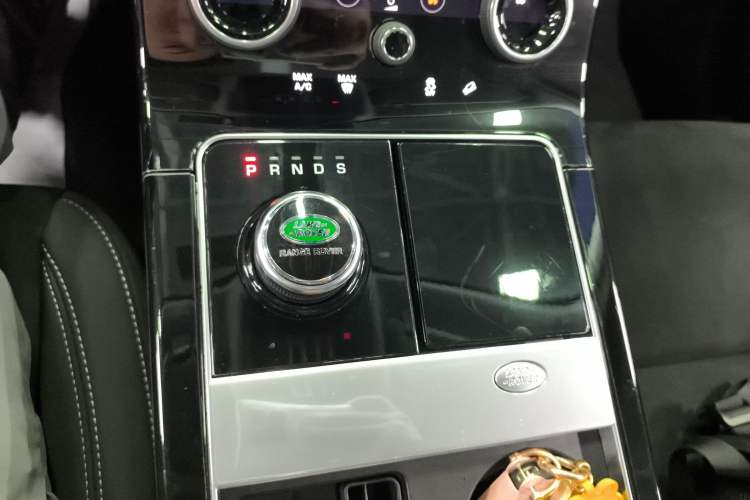 Used Land Rover Range Velar 2019 250 PS Gear Lever