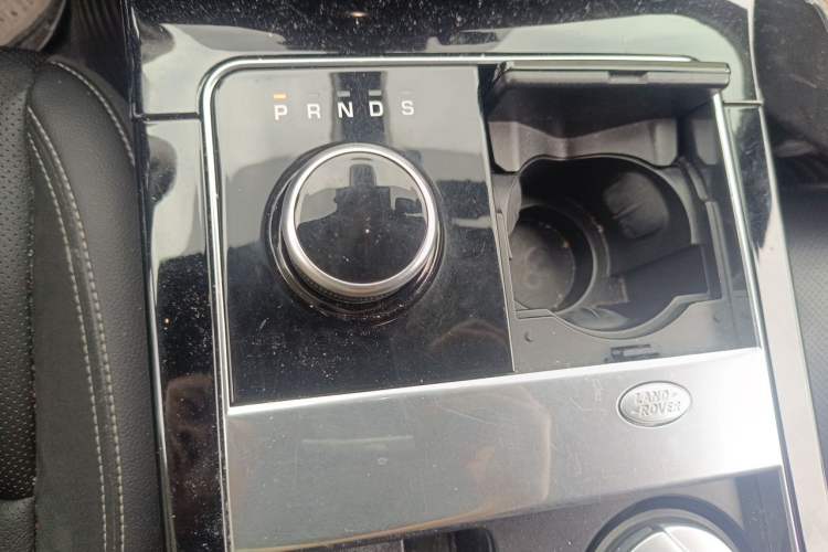 Used Land Rover Range Velar 2019 250 PS R-DYNAMIC S Gear Lever