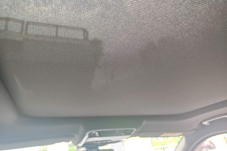 Used Land Rover Range Velar 2019 250 PS R-DYNAMIC S Headliner