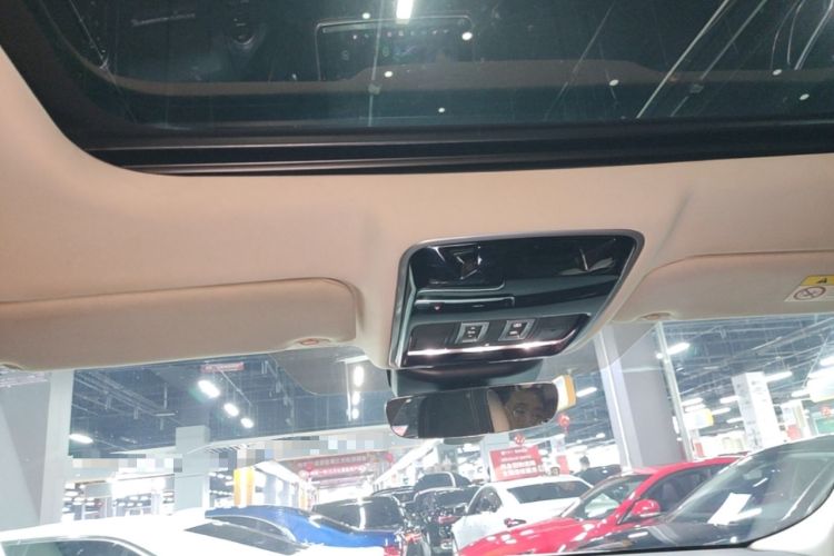 Used Land Rover Range Velar 2019 250 PS Headliner