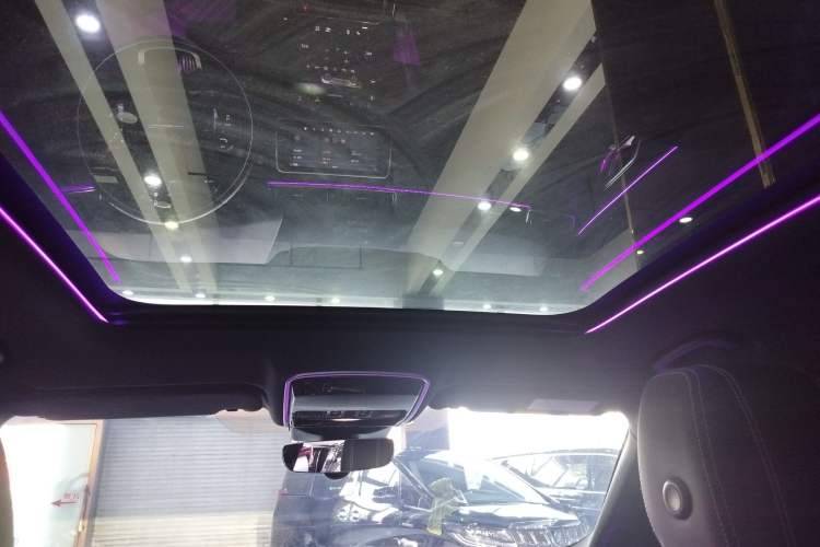 Used Land Rover Range Velar 2019 250 PS R-DYNAMIC S Headliner