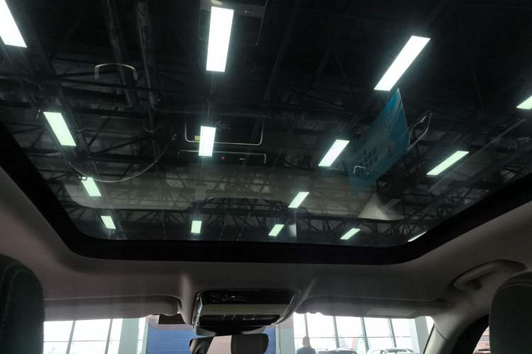 Used Land Rover Range Velar 2019 250 PS Headliner