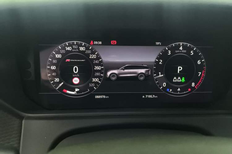 Used Land Rover Range Velar 2019 250 PS Instrument Cluster