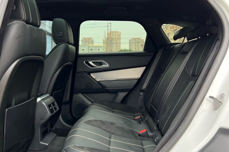 Used Land Rover Range Velar 2019 250 PS R-DYNAMIC S Interior 2