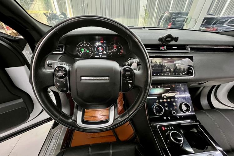 Used Land Rover Range Velar 2019 250 PS R-DYNAMIC S Interior 2