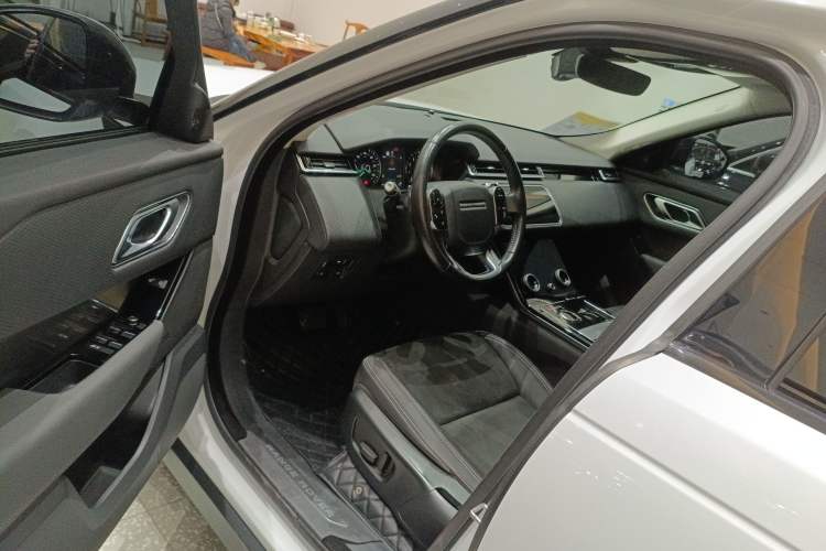 Used Land Rover Range Velar 2019 250 PS Interior 3
