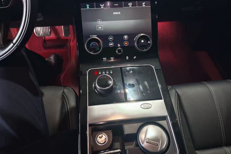 Used Land Rover Range Velar 2019 250 PS R-DYNAMIC S Interior 4
