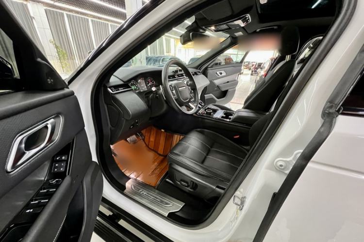 Used Land Rover Range Velar 2019 250 PS R-DYNAMIC S Interior 4