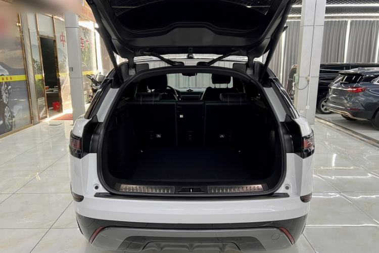 Used Land Rover Range Velar 2019 250 PS R-DYNAMIC S Interior 7