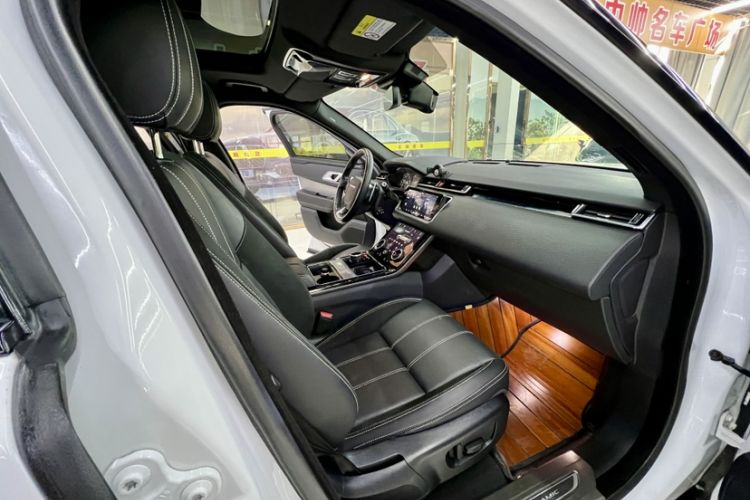 Used Land Rover Range Velar 2019 250 PS R-DYNAMIC S Interior 8