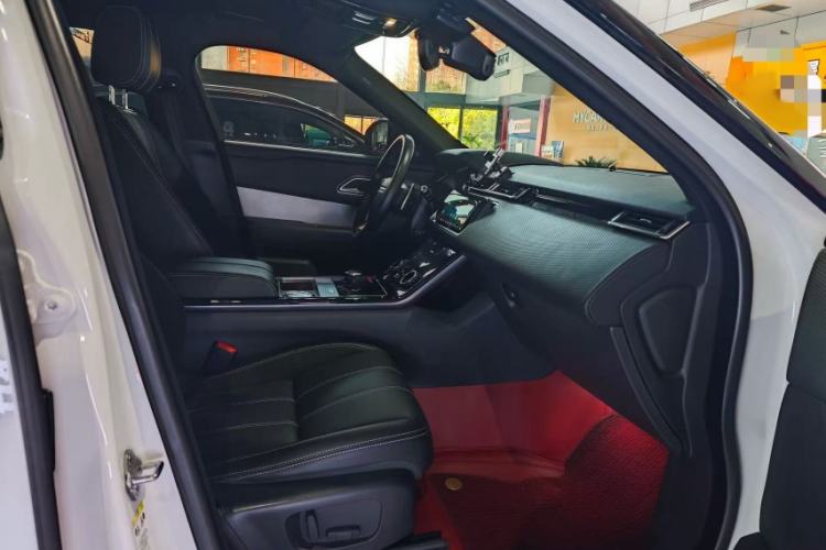 Used Land Rover Range Velar 2019 250 PS R-DYNAMIC S Interior 9