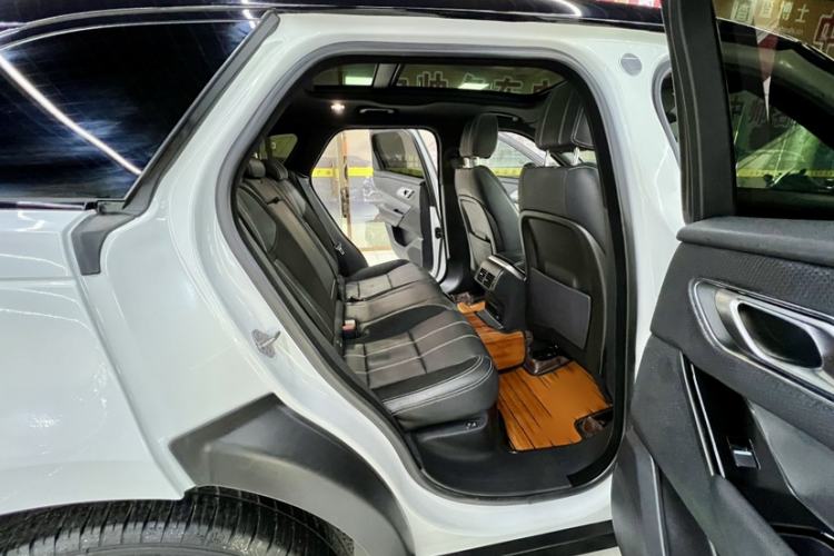 Used Land Rover Range Velar 2019 250 PS R-DYNAMIC S Interior 9
