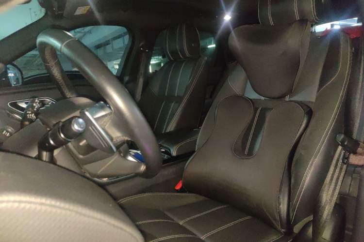 Used Land Rover Range Velar 2019 250 PS R-DYNAMIC S Left Front Seat