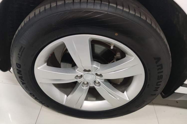 Used Land Rover Range Velar 2019 250 PS Left Front Wheel Hub