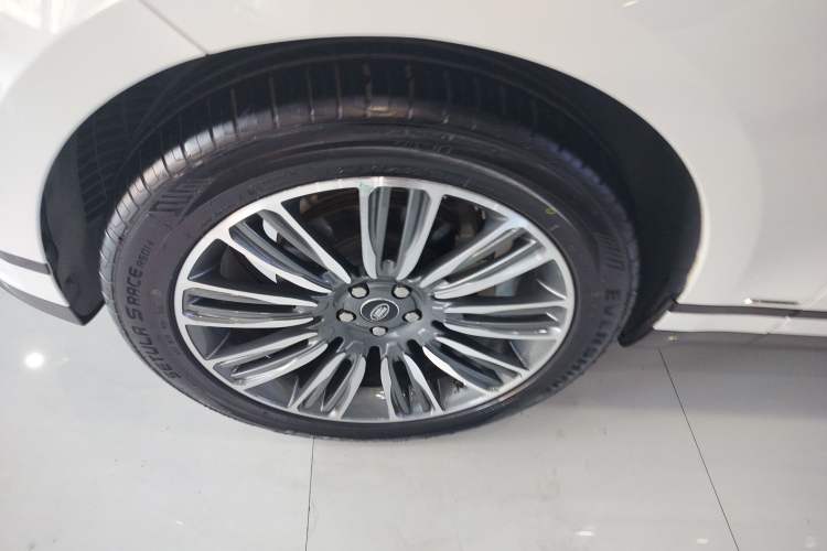 Used Land Rover Range Velar 2019 250 PS R-DYNAMIC S Left Front Wheel Hub