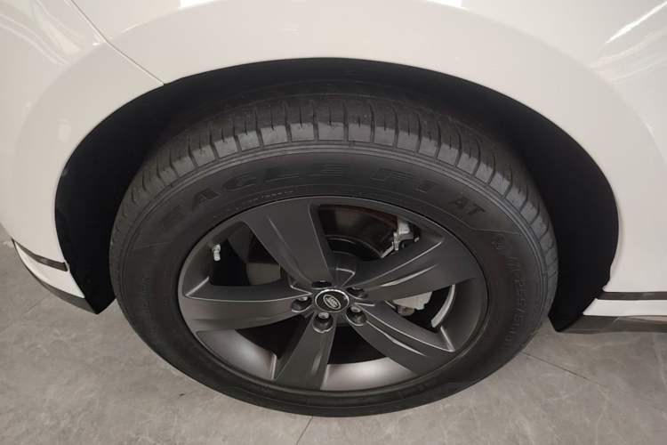 Used Land Rover Range Velar 2019 250 PS R-DYNAMIC S Left Front Wheel Hub