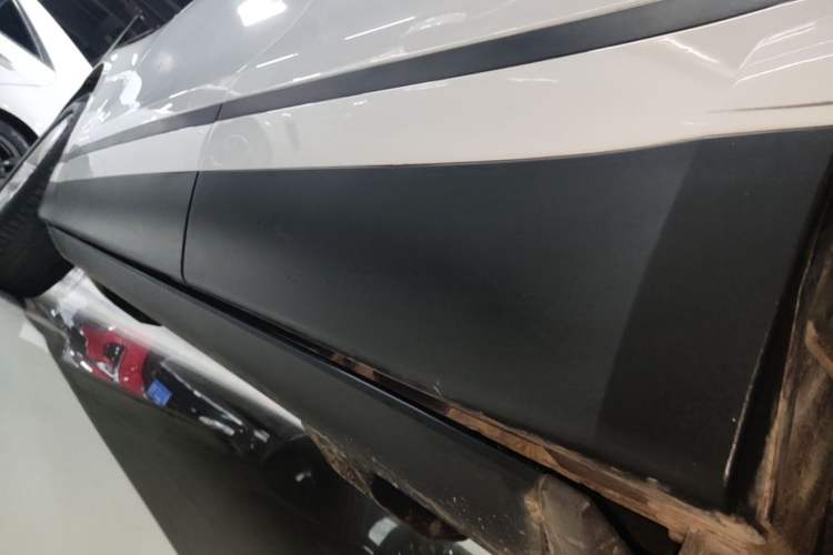 Used Land Rover Range Velar 2019 250 PS Left Side Sill