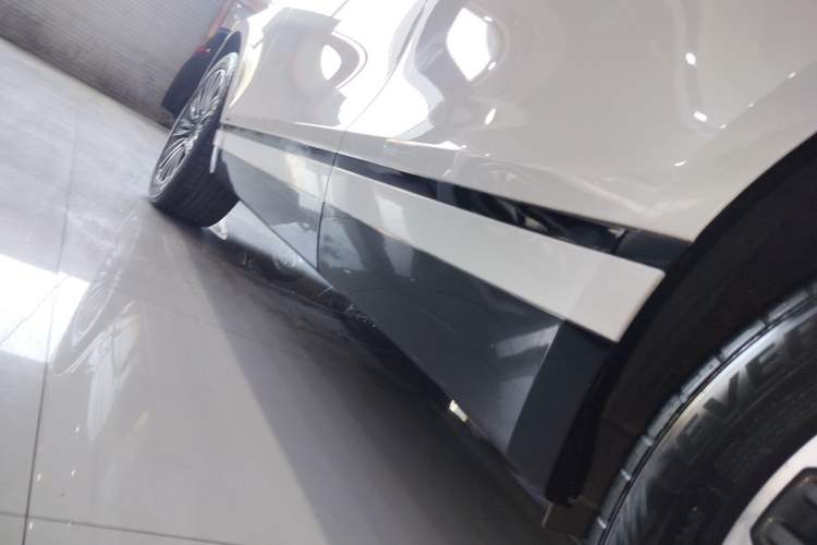 Used Land Rover Range Velar 2019 250 PS R-DYNAMIC S Left Side Sill