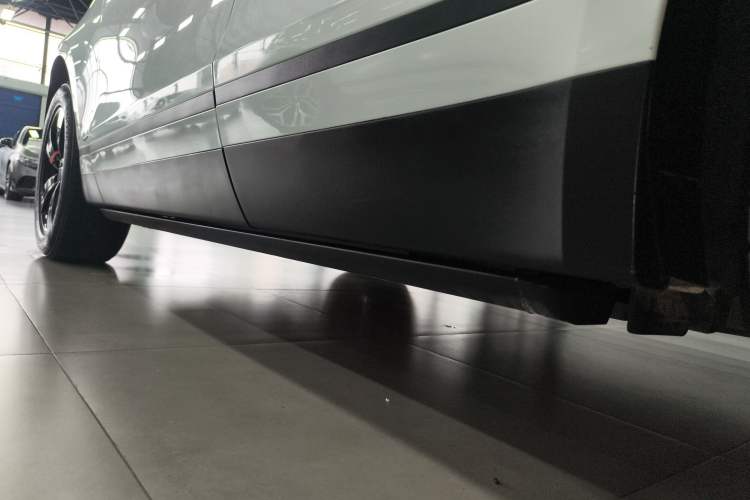Used Land Rover Range Velar 2019 250 PS Left Side Sill