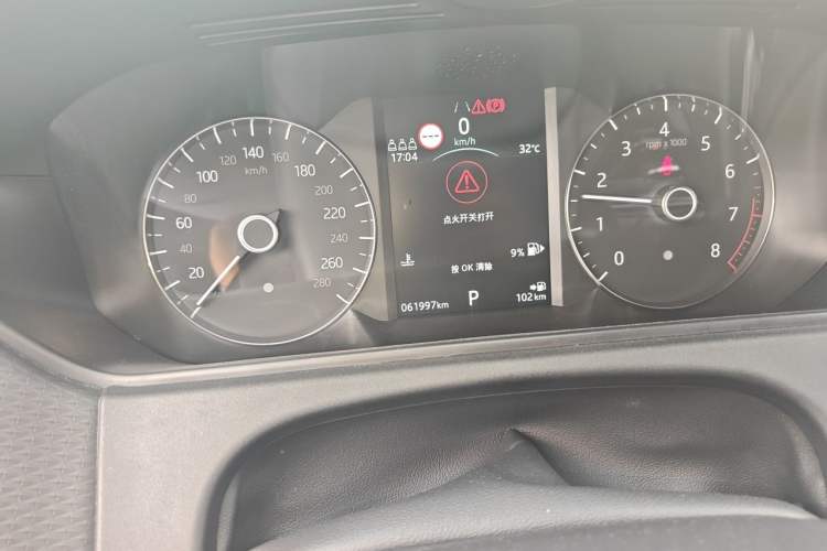 Used Land Rover Range Velar 2019 250 PS R-DYNAMIC S Odometer Close Up