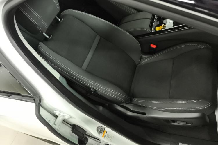 Used Land Rover Range Velar 2019 250 PS Right Front Seat