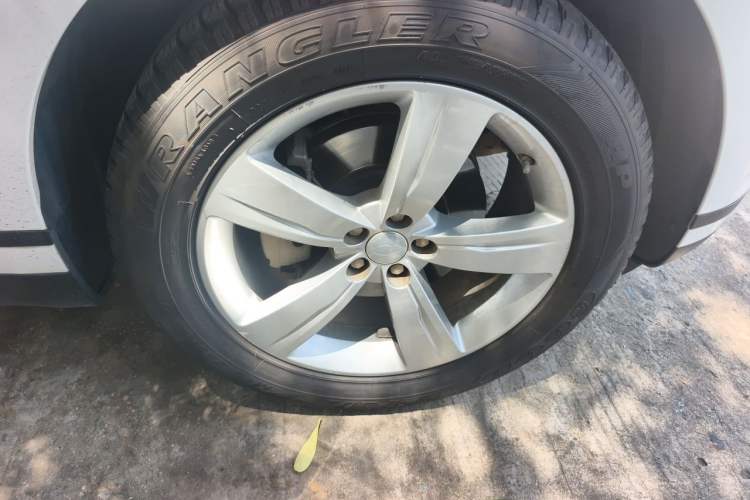 Used Land Rover Range Velar 2019 250 PS Right Front Wheel Hub