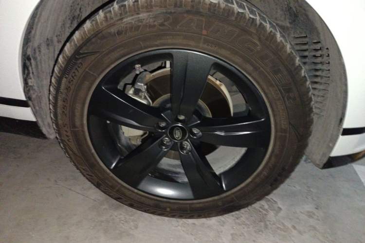 Used Land Rover Range Velar 2019 250 PS R-DYNAMIC S Right Front Wheel Hub