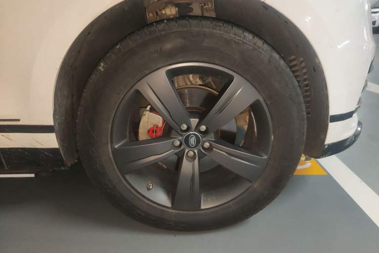 Used Land Rover Range Velar 2019 250 PS R-DYNAMIC S Right Front Wheel Hub